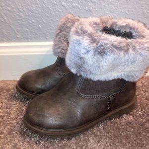Nwt  OshKosh B’Gosh girls faux fur ankle boots size 9m